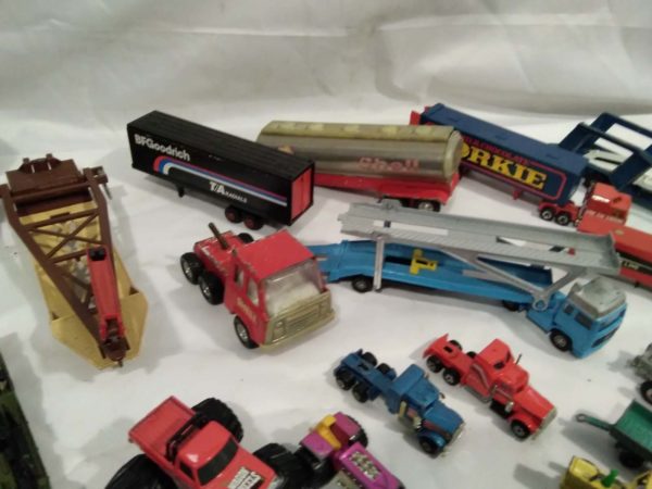 lot 580 assorted diecast vehicles - Image 4