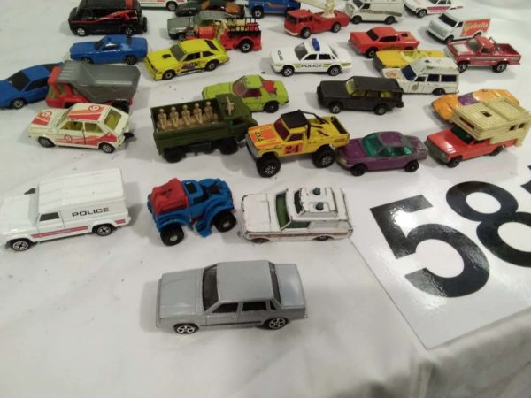 lot 581 assorted vehicles inc Corgi & Matchbox - Image 6