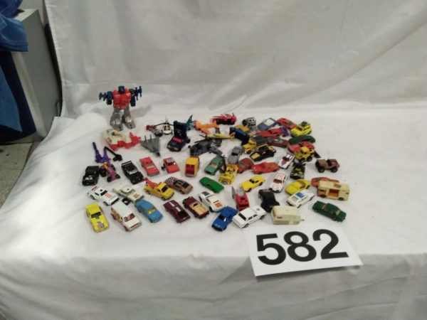 lot 582 assorted vehicles inc Corgi & Matchbox, hot wheels