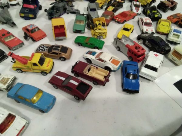 lot 582 assorted vehicles inc Corgi & Matchbox, hot wheels - Image 7