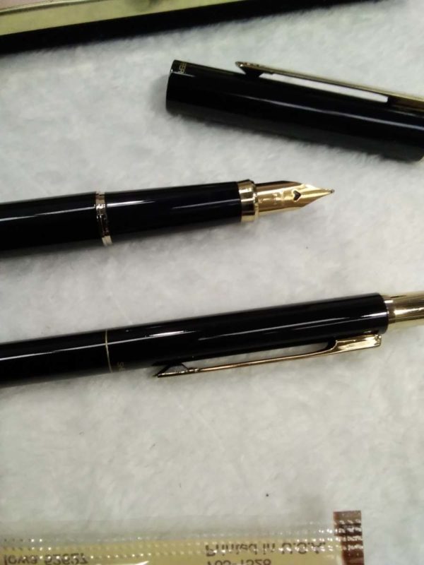 lot 592 cased pair of sheaffer pens – fountain & ball point - Image 4