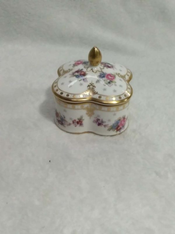 lot 606 Royal Crown Derby – Royal Antoinette lidded trinket pot