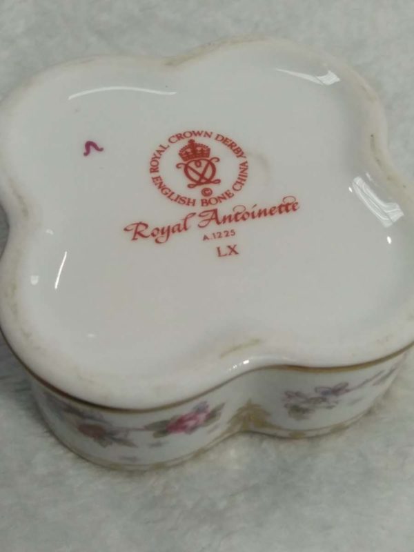 lot 606 Royal Crown Derby – Royal Antoinette lidded trinket pot - Image 4