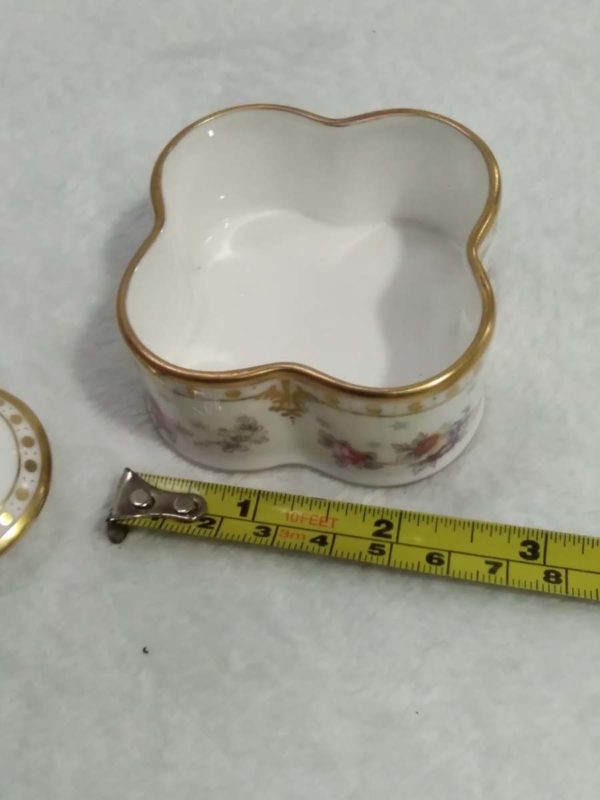 lot 606 Royal Crown Derby – Royal Antoinette lidded trinket pot - Image 3