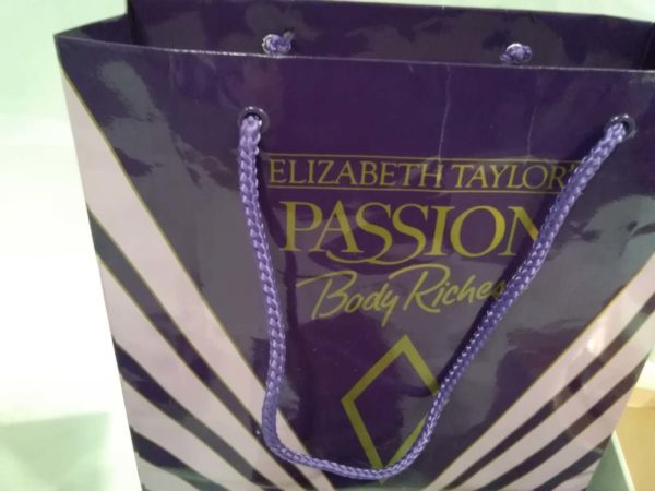 lot 632 Elizabeth Taylor passion Perfume & Callum Best gift set - Image 5