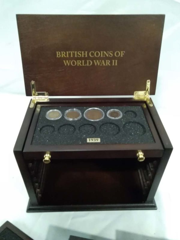 lot 633 British coins of World War 2 in wooden display case - Image 2