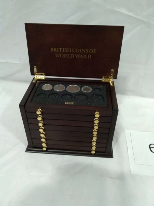 lot 633 British coins of World War 2 in wooden display case - Image 3