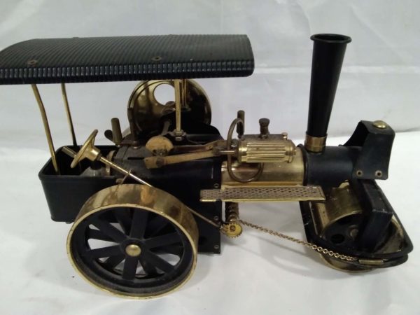 lot 634 vintage brass & tin steam roller - Image 2