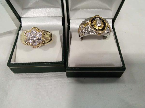 lot 642 2 x Heavy sterling silver rings ( boxes not included)