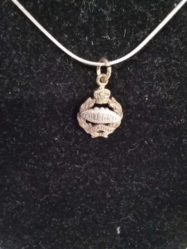 lot 644 sterling silver Tank regiment pendant necklace & spare pendant - Image 2