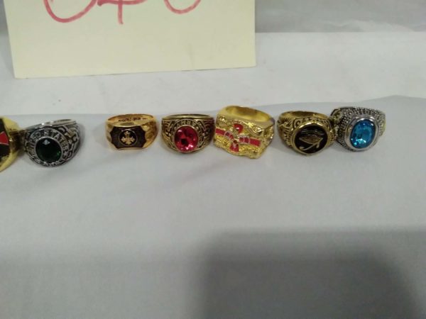 lot 646 collection of 10 large gold & silver plated gents rings - Image 4