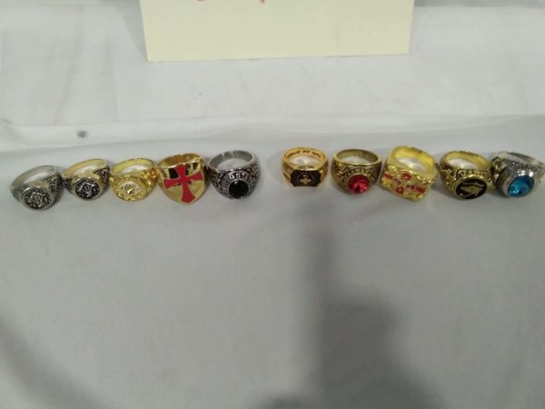 lot 646 collection of 10 large gold & silver plated gents rings - Image 3