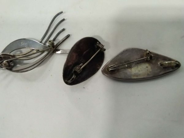 lot 648 3x sterling silver modernist brooches - Image 3