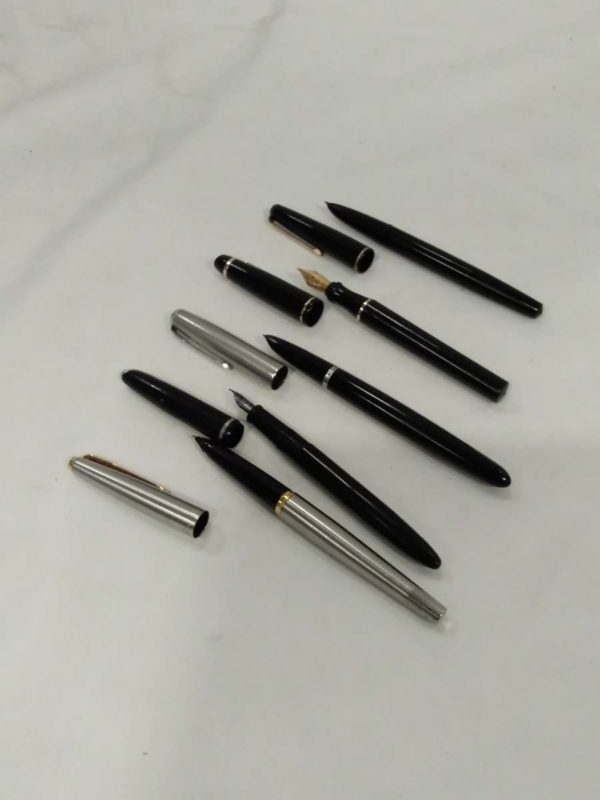 lot 650 collection of 5 vintage fountain pens – parker etc