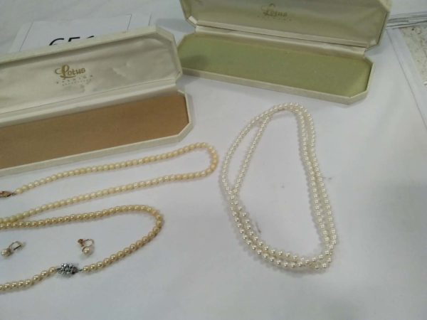 lot 651 3  pearl necklaces, pair of  earrings & broken necklace - Image 2