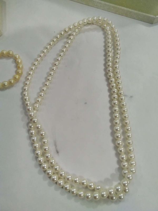 lot 651 3  pearl necklaces, pair of  earrings & broken necklace - Image 3