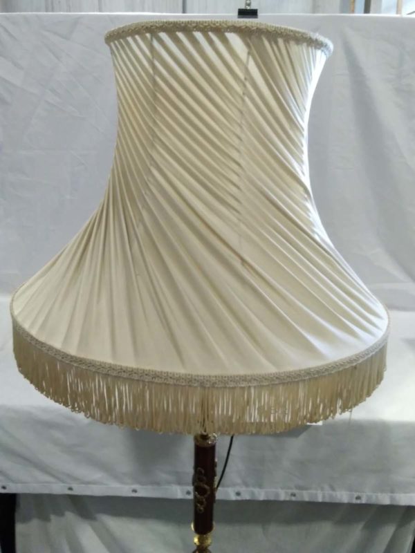 lot 652 vintage standard lamp with shade - Image 4