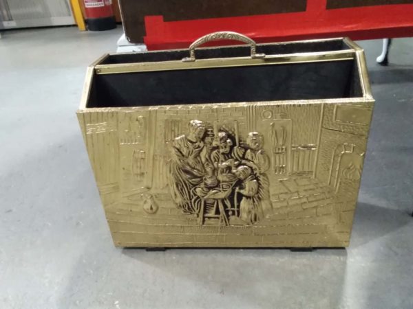 lot 654 copper topped side table, brass covered magazine rack & bin - Image 3