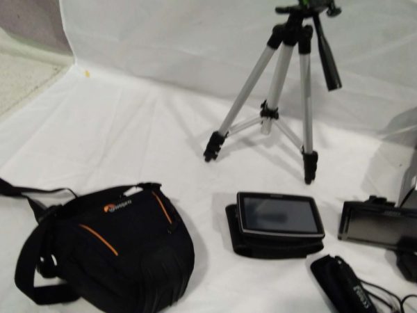 lot 656 camera equipment, sat nav’s, tripod , camera case, cd holders - Image 7