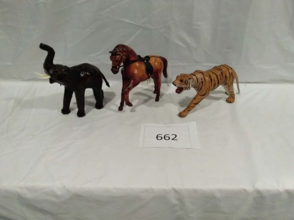 lot 662 Elephant, Horse, Tiger ( possible paper Mache)