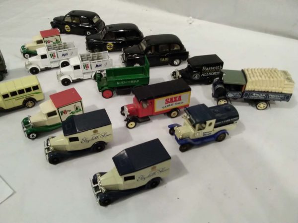 lot 668 quantity of diecast model coaches  inc Matchbox, Corgi, Lledo, Welly - Image 2