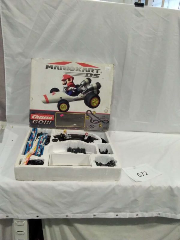 lot 672 Mario cart 1:43 scale inc cars