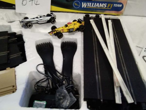 lot 674 Scalextric formular one with cars - Image 2