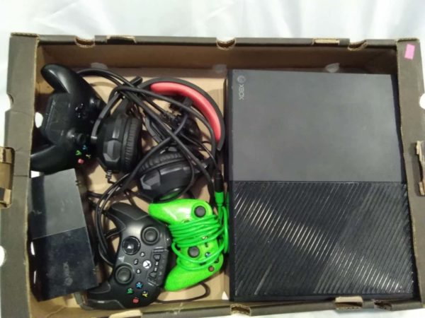 lot 676 Xbox with game, console, head set controllers etc - Image 4