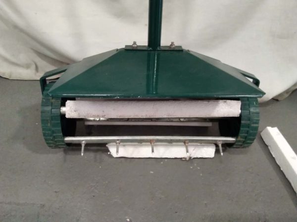 lot 692 garden Aerator ( as new) - Image 2