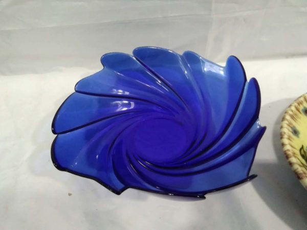 lot 695 tube lined Art Nouveau bowl, Blue Murano style glass bowl - Image 2