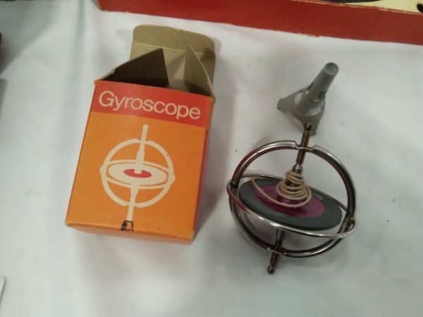 lot 696 vintage games all original & Complete 1970’s Gyroscope, Rubik’s cubes, marbles etc - Image 6