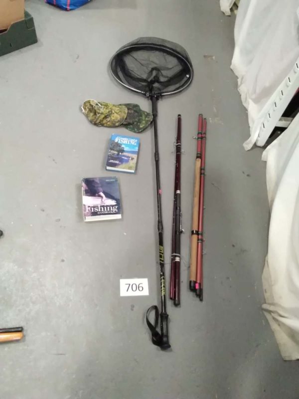 lot 706 landing net & 2x match rods, books & hats