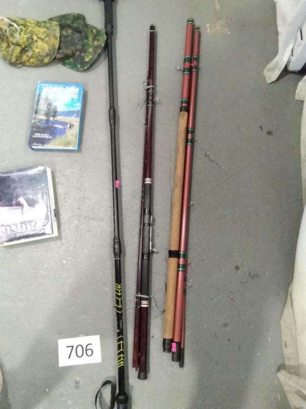 lot 706 landing net & 2x match rods, books & hats - Image 4