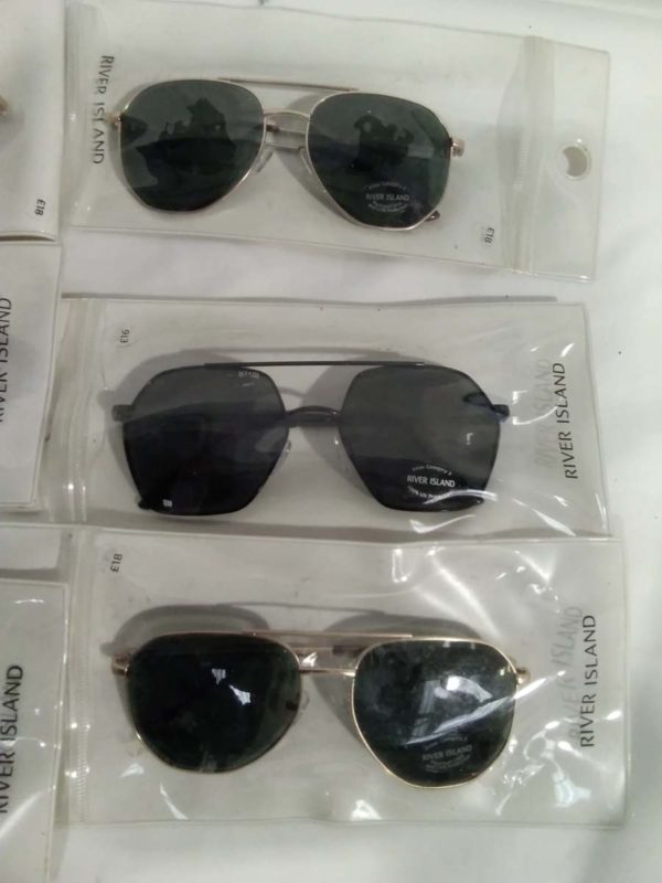 lot 712 Aviator style River Island sunglasses - Image 4