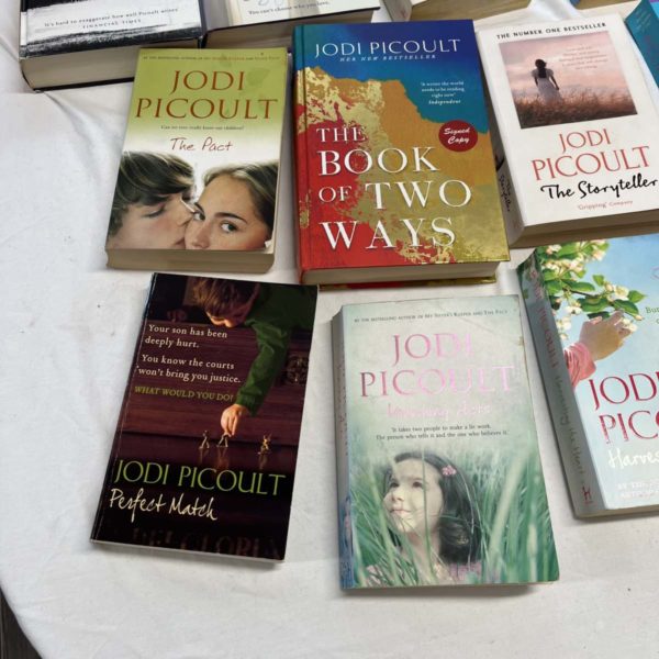 JB1005-COLLECTION OF BOOKS BY JODI PICOULT(FFORESTFACH) - Image 2