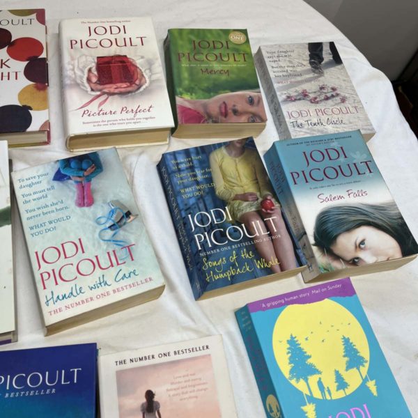 JB1005-COLLECTION OF BOOKS BY JODI PICOULT(FFORESTFACH) - Image 5