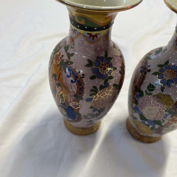 LOT 1008- TWO JAPANESE STYLE VASES 8 INCHES INCHES HIGH(FFORESTFACH) - Image 3