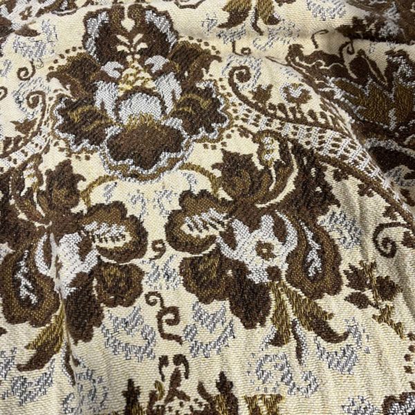 Lot 1014 – Blanket, Throw and Curtains (Collection Fforestfach) - Image 2