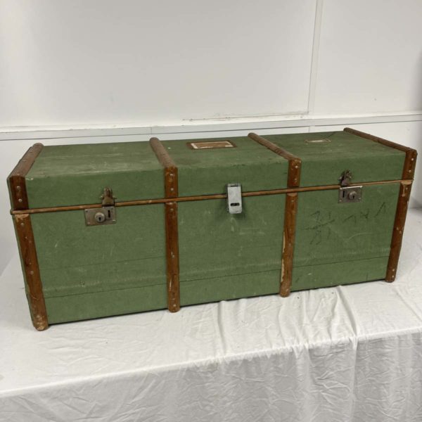 Lot 1017 – Vintage Green Trunk (Collection Fforestfach)