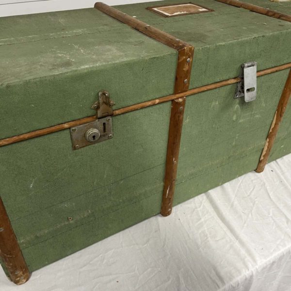 Lot 1017 – Vintage Green Trunk (Collection Fforestfach) - Image 5