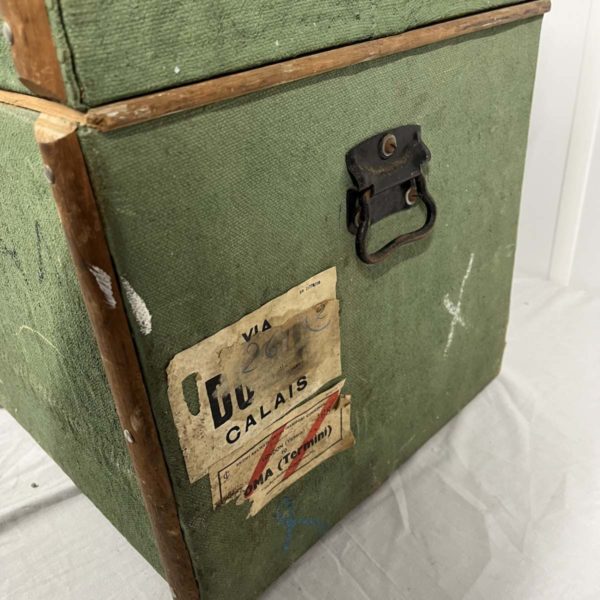 Lot 1017 – Vintage Green Trunk (Collection Fforestfach) - Image 2