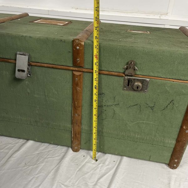 Lot 1017 – Vintage Green Trunk (Collection Fforestfach) - Image 11