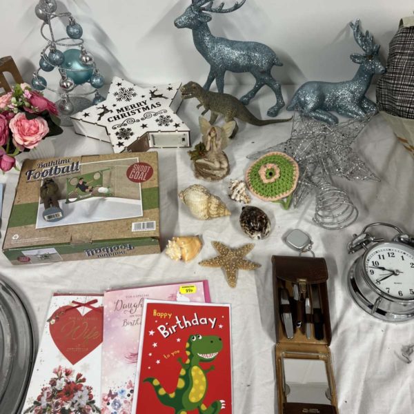 Lot 1022 – Miscellaneous household items including christmas decor (Fforestfach Collection) - Image 3