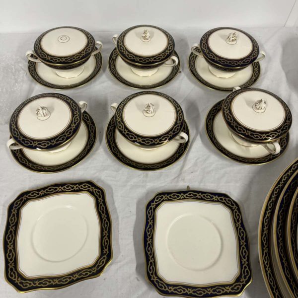 Lot 1023 – SOHO POTTERY Ambassador Ware Decorative Set (Fforestfach Collection) - Image 6