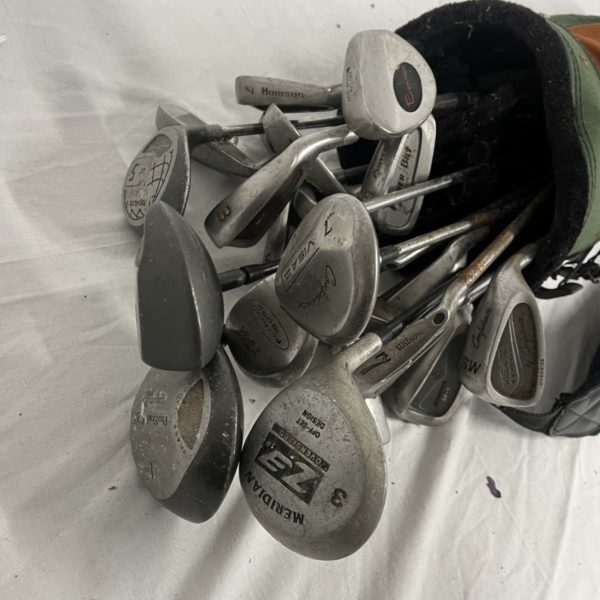 Lot 1028 – Golf clubs and bag (Collection Fforestfach) - Image 2