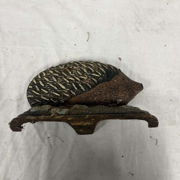 Lot 1036 – Metal Hedgehog Door Stop (Collection Fforestfach) - Image 4