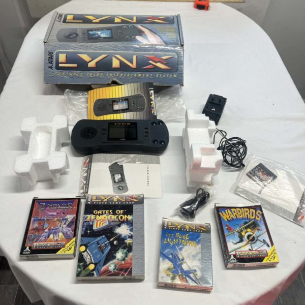 1014 – Rare Vintage Atari Lynx Console + Games (Collection Fforestfach)