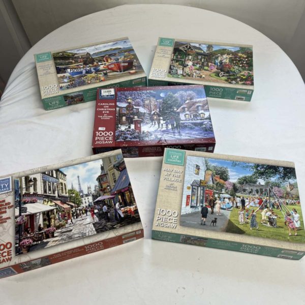 1040 – WH Smith 1000 Piece Jigsaw Puzzles x 5 (Collection Fforestfach)