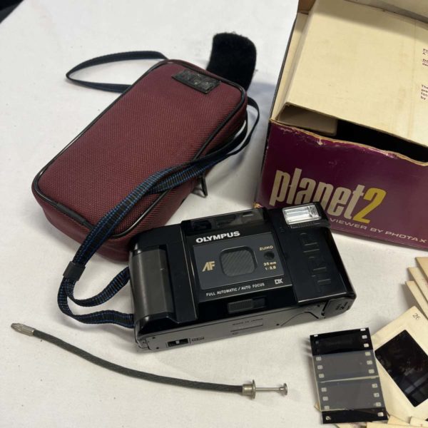 1051 – Olympus Camera With Case + Slide Viewer (Collection Fforestfach) - Image 3