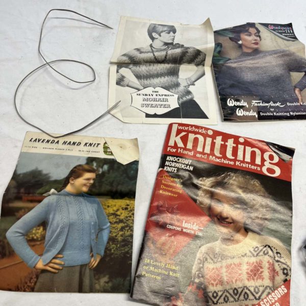 1055 – Selection Of Knitting Needles + Patterns (Collection Fforestfach) - Image 4